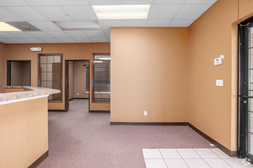 More Photos Of 2350-2360 McKown Dr, Norman Office For Lease