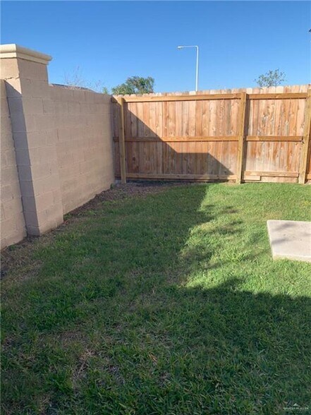 More Photos Of 402 Newport Ave, Edinburg Apartments For Sale