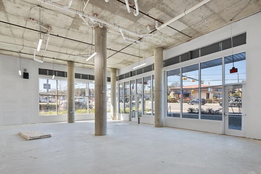 More Photos Of 2323 S Lamar Blvd, Austin Apartments For Lease