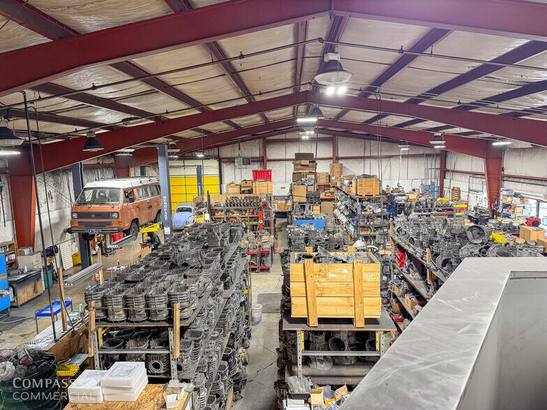 More Photos Of 2185 NE 2nd St, Bend Warehouse For Sale