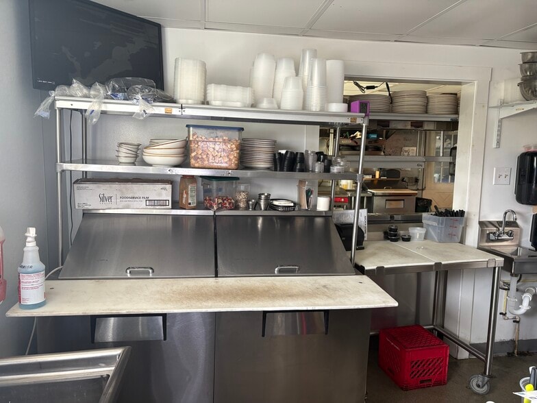 More Photos Of 6486 Lincoln Hwy W, Thomasville Restaurant For Sale