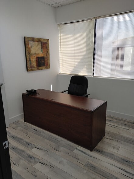 More Photos Of 8867 W Flamingo Rd, Las Vegas Office For Sale