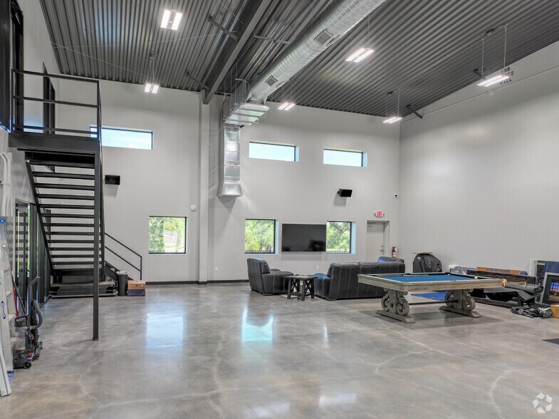 More Photos Of 113 Cantera Way, Georgetown Light Distribution For Lease