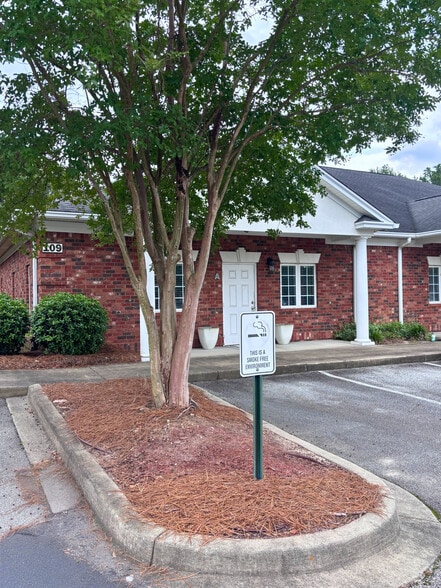 More Photos Of 109A Vista Oaks Dr, Lexington Office For Sale