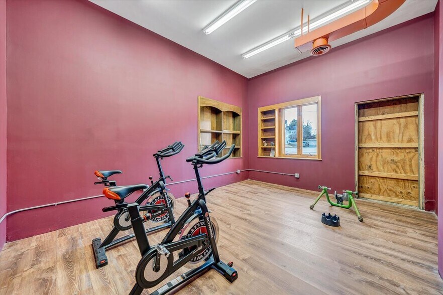 More Photos Of 1234 Maple Ave SW, Roanoke Office For Sale