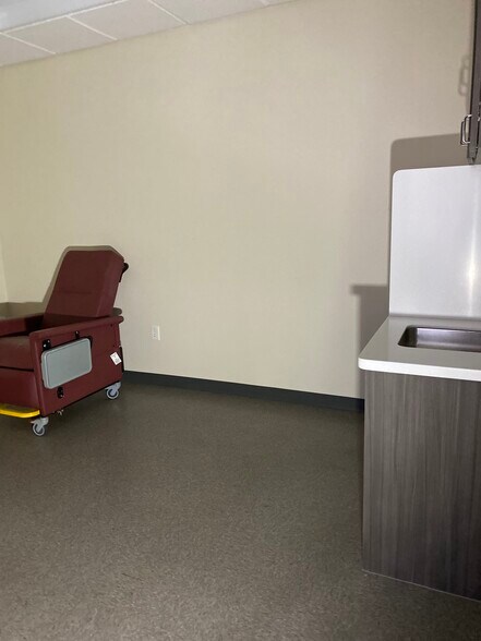 More Photos Of 4300-4302 Fairmont Pky, Pasadena Unknown For Lease