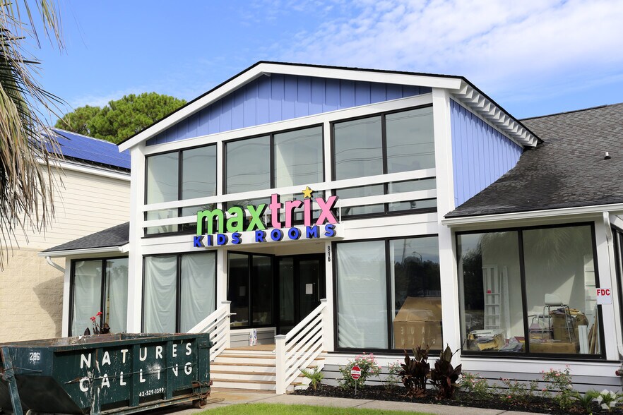 More Photos Of 816 Johnnie Dodds Blvd, Mount Pleasant Office For Lease