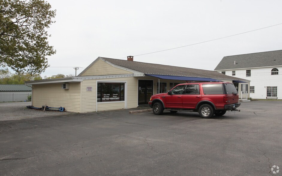 More Photos Of 350 E Main St, Clinton Storefront For Sale