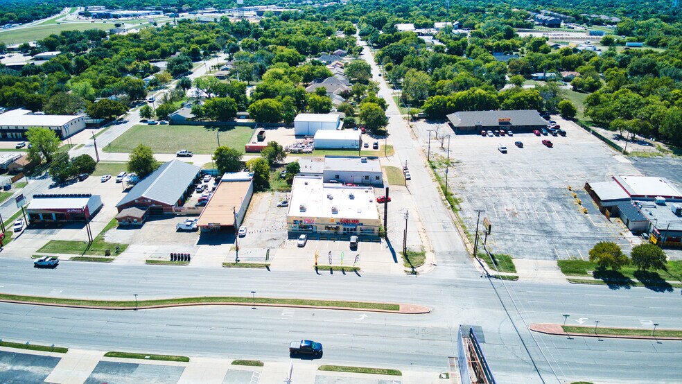 More Photos Of 7621 Camp Bowie West Blvd, Fort Worth Storefront For Sale