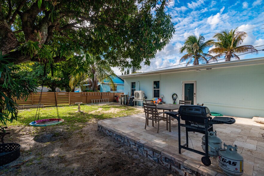 More Photos Of 302 SW 2nd Ave, Dania Beach Multifamily For Sale