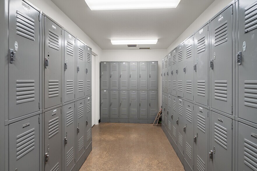 More Photos Of 710 Jefferson Ave, Ashland Light Manufacturing For Sale