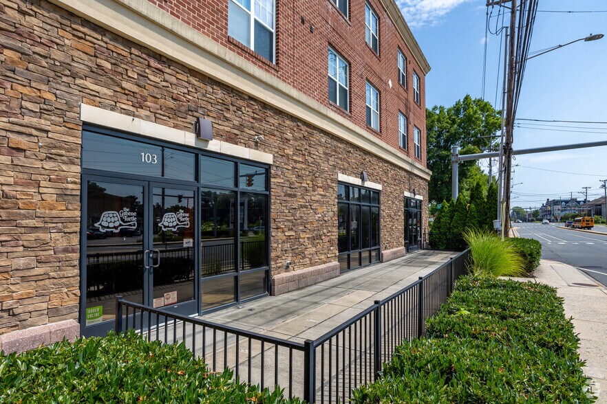 More Photos Of 250 S Main St, Newark Apartments For Lease