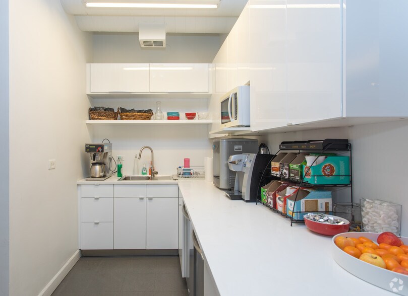 More Photos Of 222 W Ontario St, Chicago Loft Creative Space For Sale