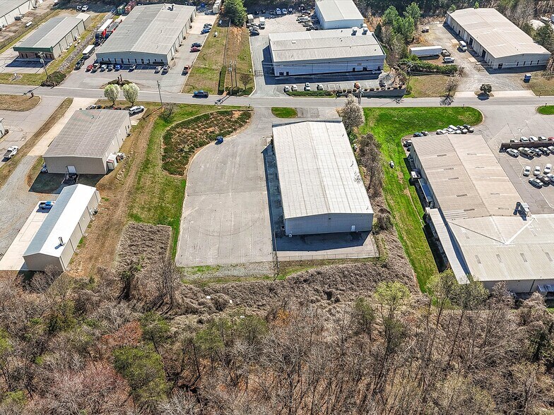 More Photos Of 3517 Denver Dr, Denver Warehouse For Lease