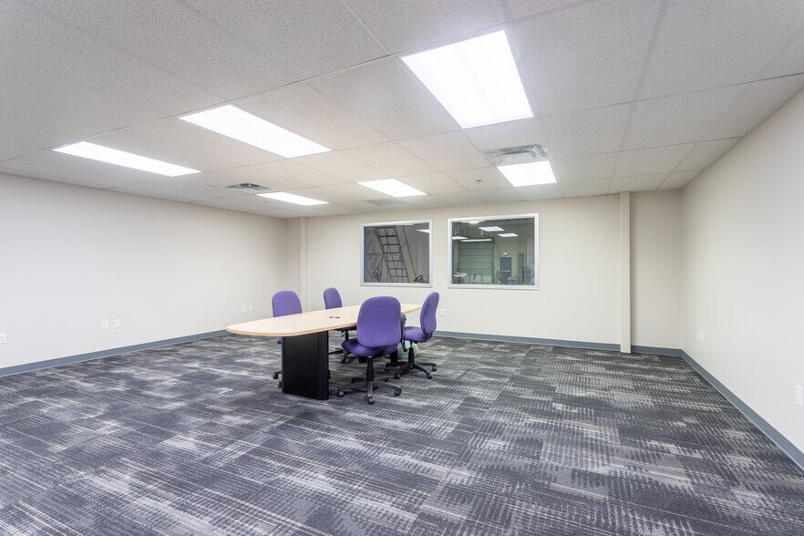 More Photos Of 10731 Gulfdale St, San Antonio Distribution For Sale