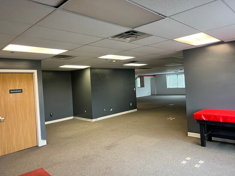 More Photos Of 987 Stewart Rd, Monroe Office For Lease