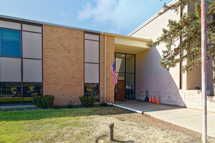 More Photos Of 293 Patriot Way, Rochester Manufacturing For Sale