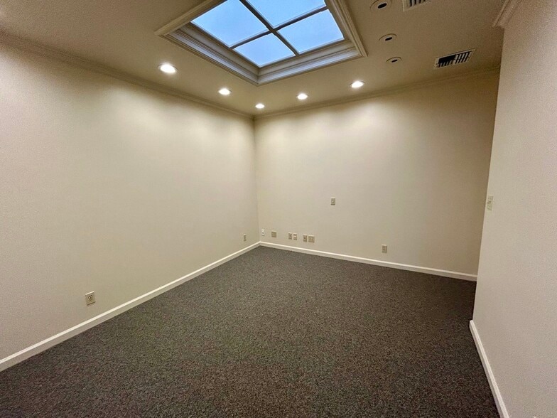 More Photos Of 1395 Marsten Rd, Burlingame Warehouse For Lease