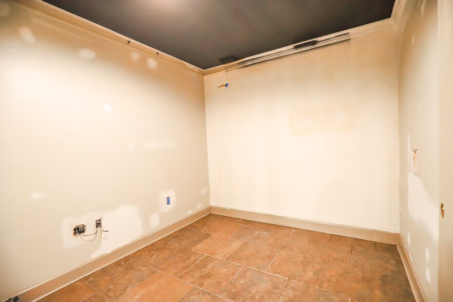 More Photos Of 3545 SW 34th St, Gainesville Unknown For Lease