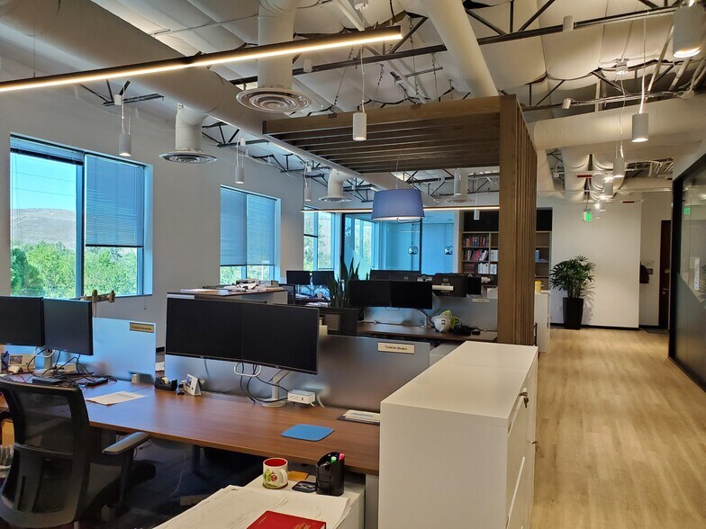 More Photos Of 320 Goddard Way, Irvine Loft Creative Space For Sale