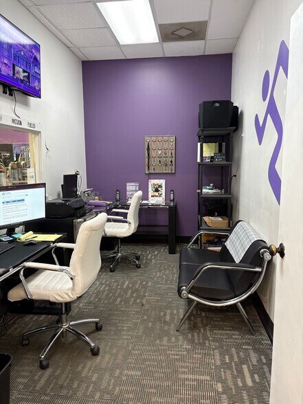 More Photos Of 3219 Apalachee Pky, Tallahassee General Retail For Lease