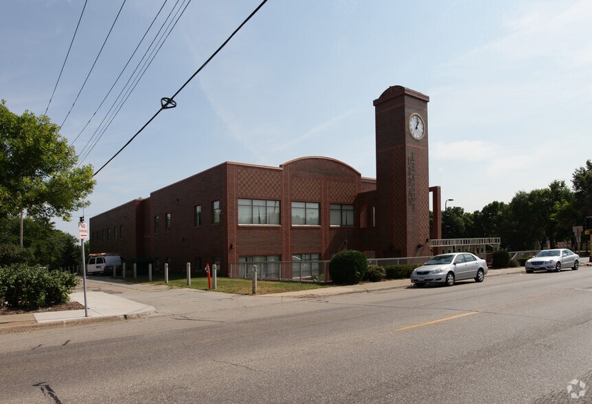 More Photos Of 2100 N Plymouth Ave, Minneapolis Office For Lease