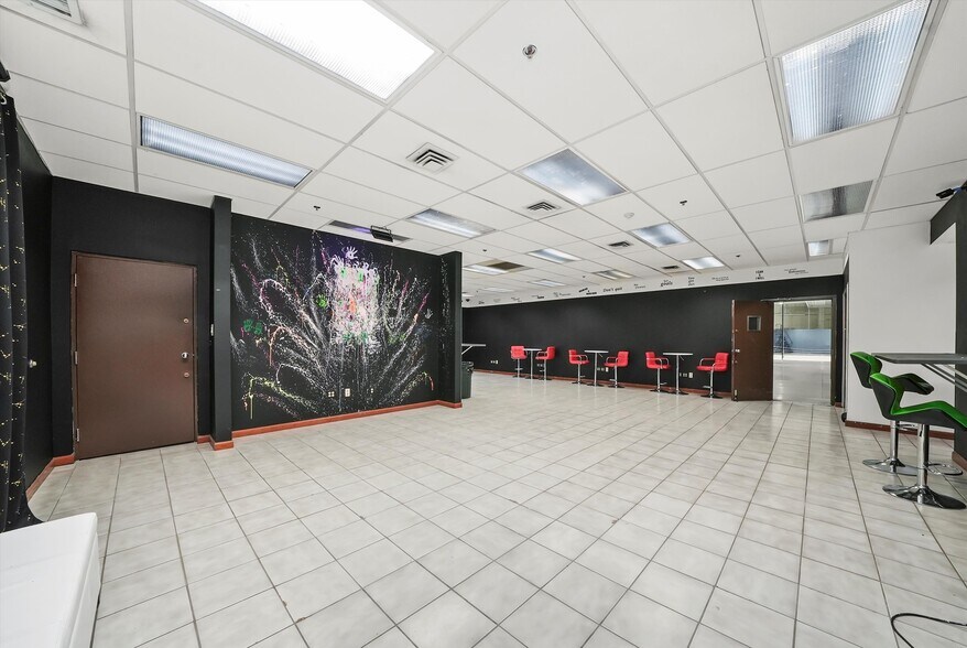 More Photos Of 4025-4039 S Western Blvd, Chicago Warehouse For Sale