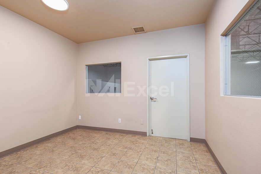 More Photos Of 3510 Cavaretta Ct, Las Vegas Warehouse For Lease