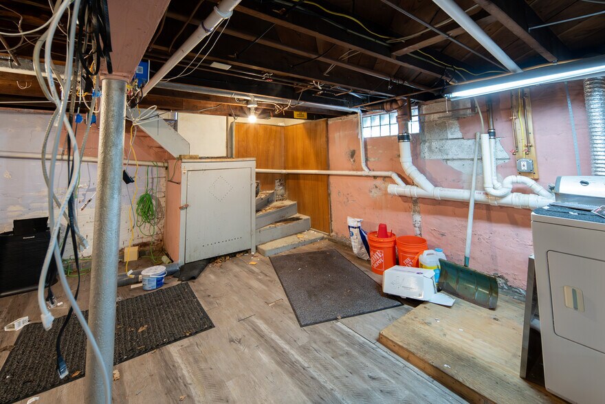 More Photos Of 1221 Altamont Ave, Schenectady Office For Sale