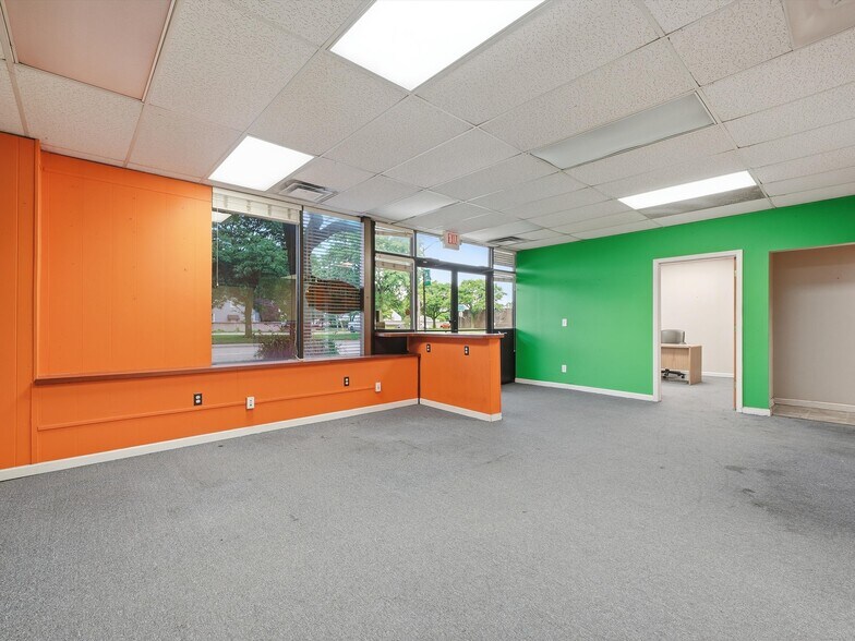 More Photos Of 832 W 11 Mile Rd, Madison Heights Warehouse For Sale