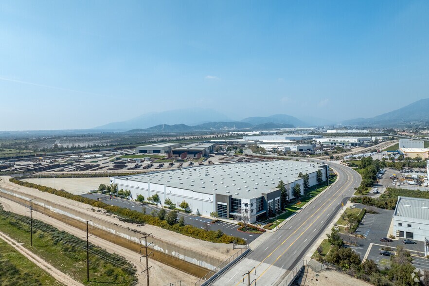 More Photos Of 5404 Industrial Pky, San Bernardino Warehouse For Lease