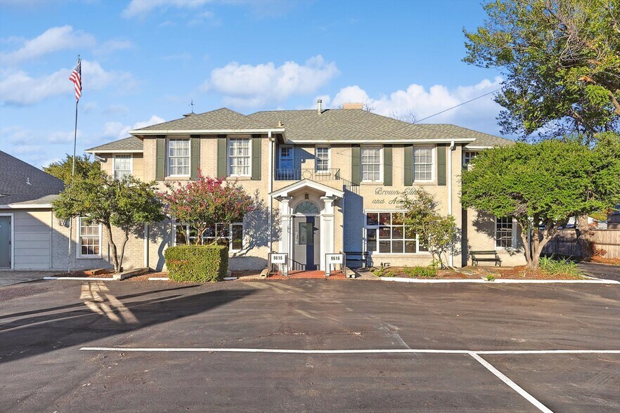 More Photos Of , Dallas Office For Sale