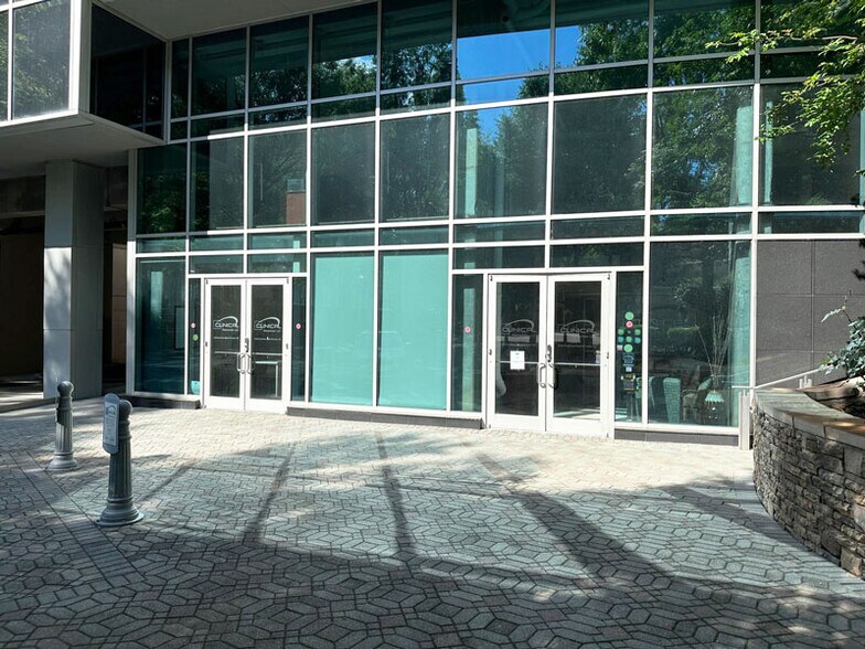 More Photos Of 3338 Peachtree Rd NE, Atlanta Apartments For Sale