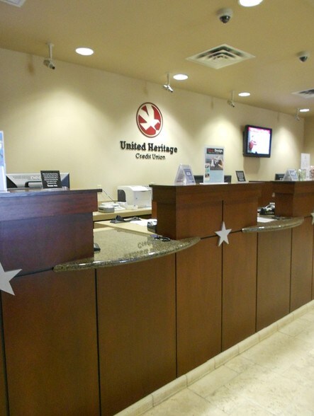 More Photos Of 12208 N MoPac Expy, Austin Bank For Sale