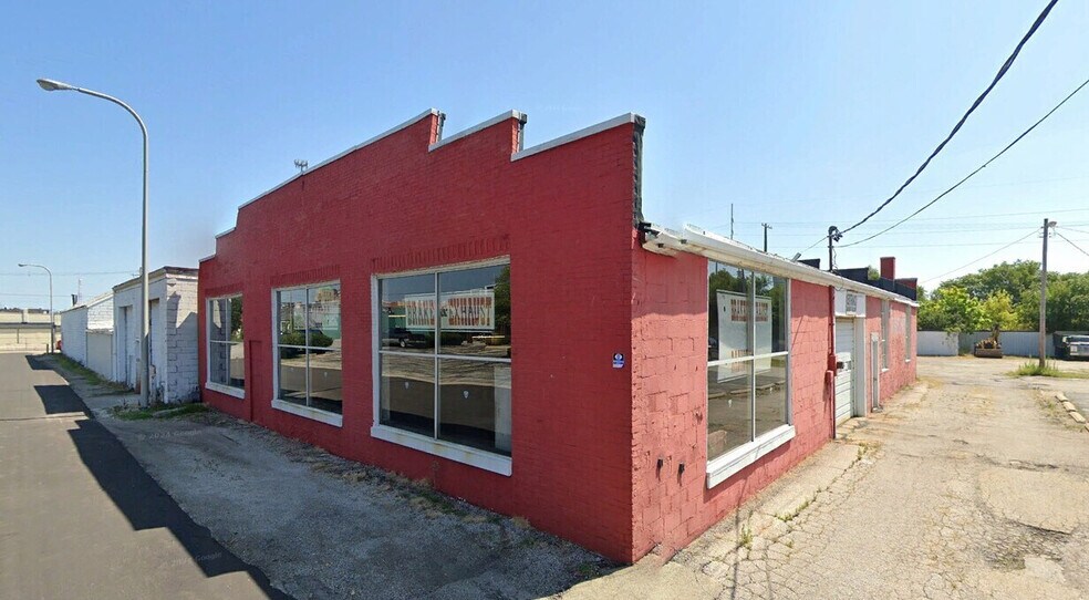 Primary Photo Of 308 S Market St, Champaign Service Station For Sale