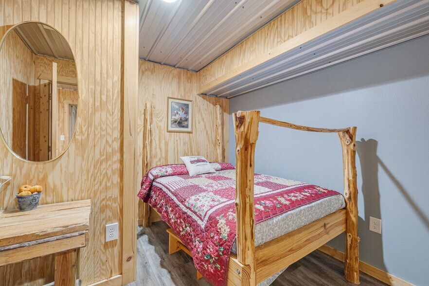More Photos Of 714 N Saint Mary St, Pilot Knob Freestanding For Sale