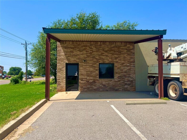 More Photos Of 2901 E Highway 37, Tuttle Flex For Sale