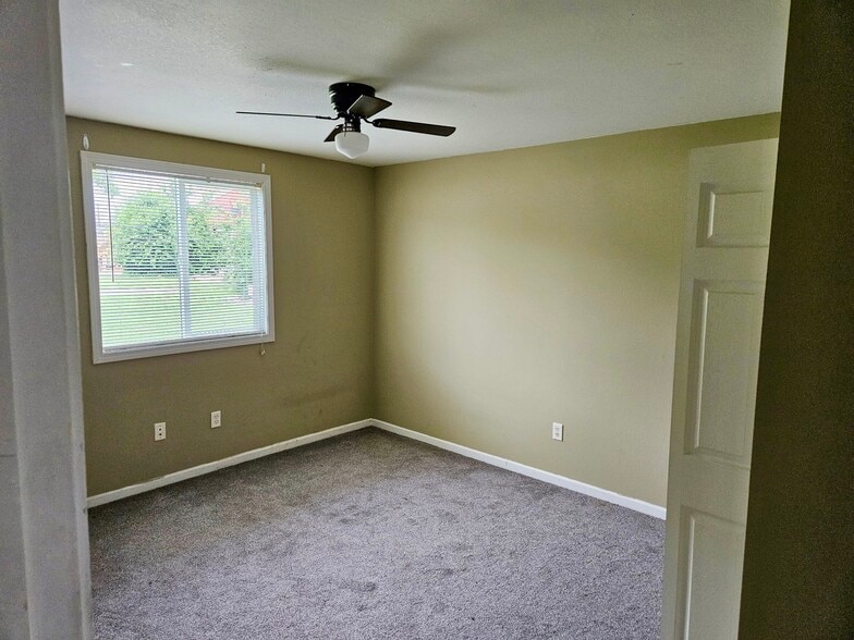 More Photos Of 601-605 W Orchard St, Macomb Apartments For Sale