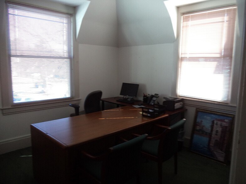 More Photos Of 1855 Elm St, Manchester Office For Lease