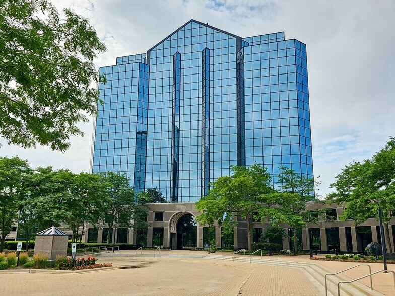 More Photos Of 2150 E Lake Cook Rd, Buffalo Grove Coworking Space