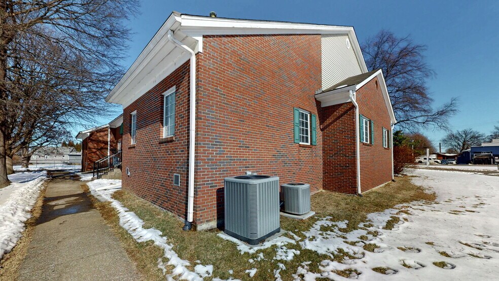 More Photos Of 1701 Spring St, Jeffersonville Medical For Sale