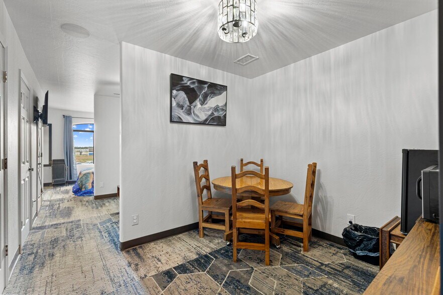 More Photos Of 2410 E Route 66, Flagstaff Storefront Retail Office For Lease