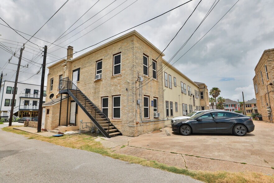 More Photos Of 717 Broadway St, Galveston Apartments For Sale