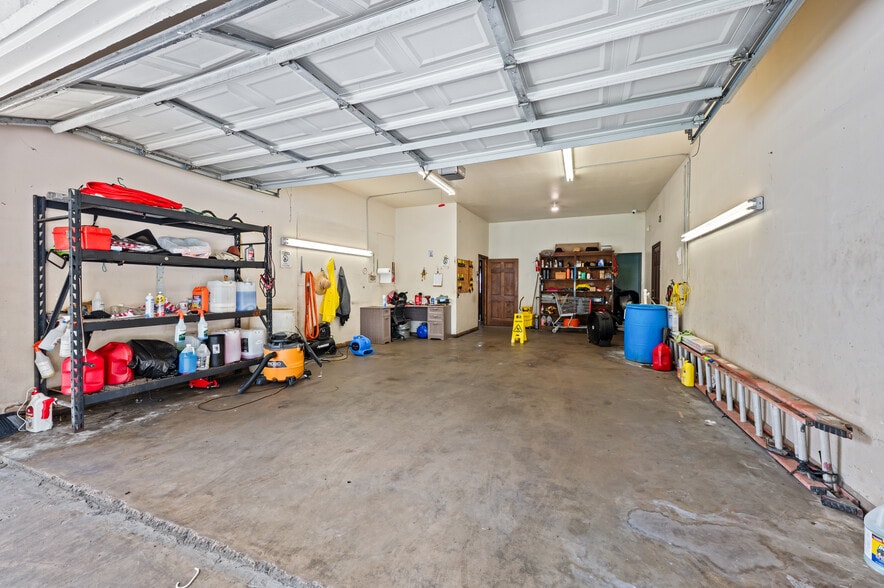 More Photos Of 411 Spencer Hwy, South Houston Auto Dealership For Lease