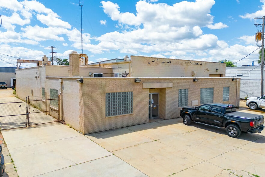 More Photos Of 10709 Capital St, Oak Park Manufacturing For Sale