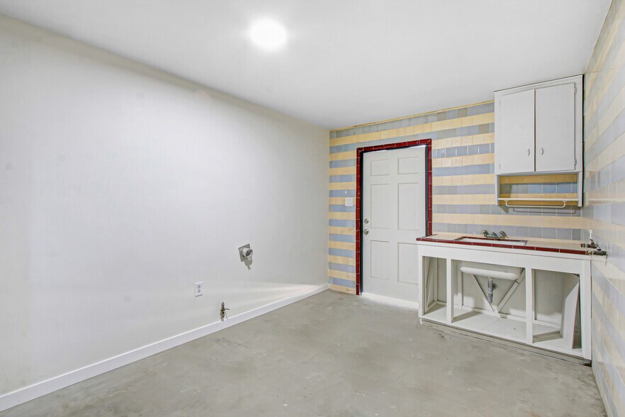More Photos Of 3879 Dykes Ln, Riverside Apartments For Sale