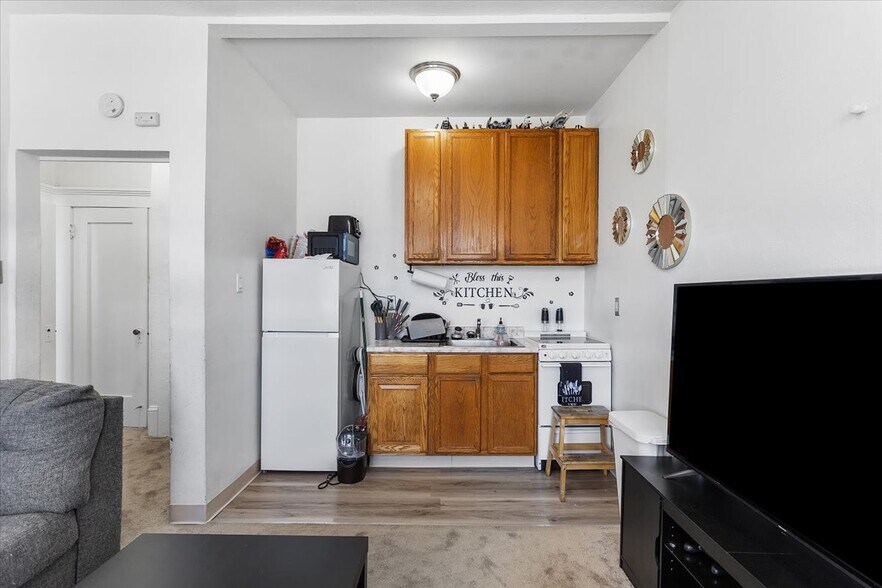 More Photos Of 498 25th St, Oakland Apartments For Sale