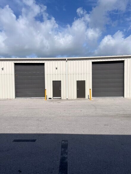 More Photos Of 3942 Arnold Ave, Naples Unknown For Lease