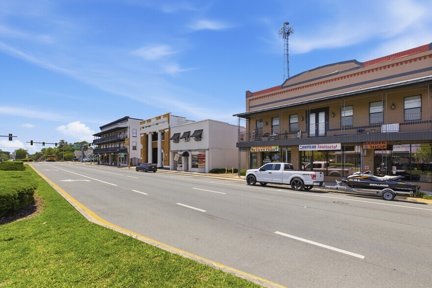 More Photos Of 61 N Central Ave, Umatilla Storefront Retail Office For Sale