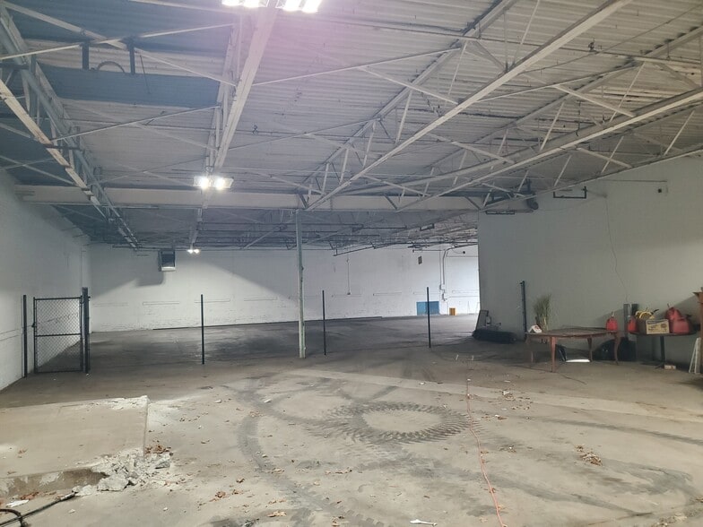 More Photos Of 336 Weir St, Taunton Warehouse For Lease